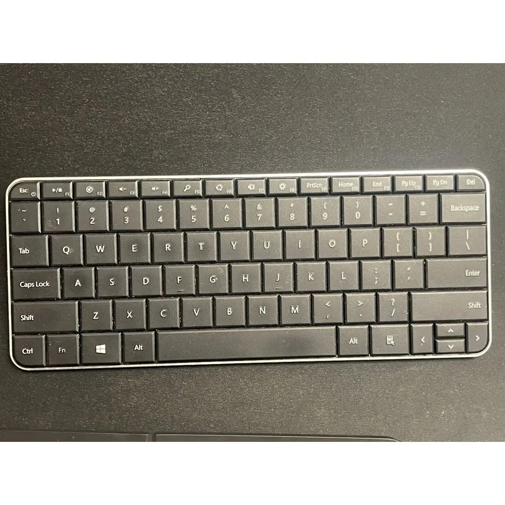 Microsoft Wedge Wireless Bluetooth Black Keyboard  W/ Cover X18-26063-03‎ YT SZ